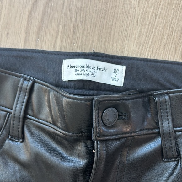 NWT Abercrombie and Fitch Ultra High Rise 90s Straight Vegan Leather Pants - Picture 11 of 14